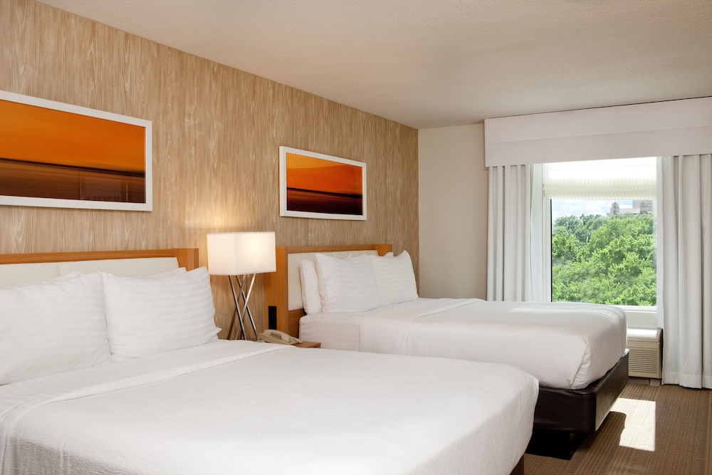 Suite, 2 Queen Beds - Photo 7