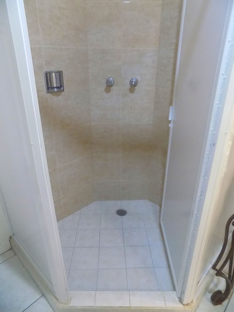 Standard Double Room, 2 Double Beds - Photo 5