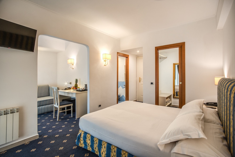 Deluxe Suite photo 1