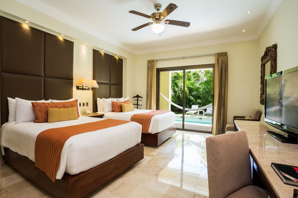 Preferred Club Deluxe Swimout Adult Garden Double