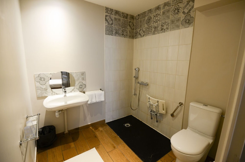 Basic Double Room, Accessible photo 2