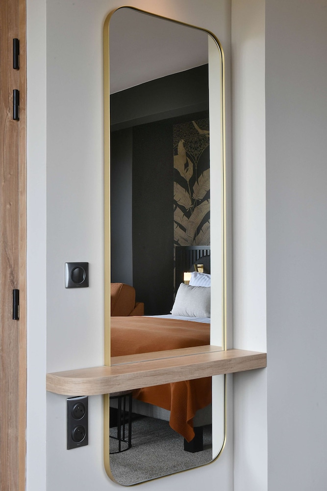Deluxe Suite, Multiple Beds - Photo 10