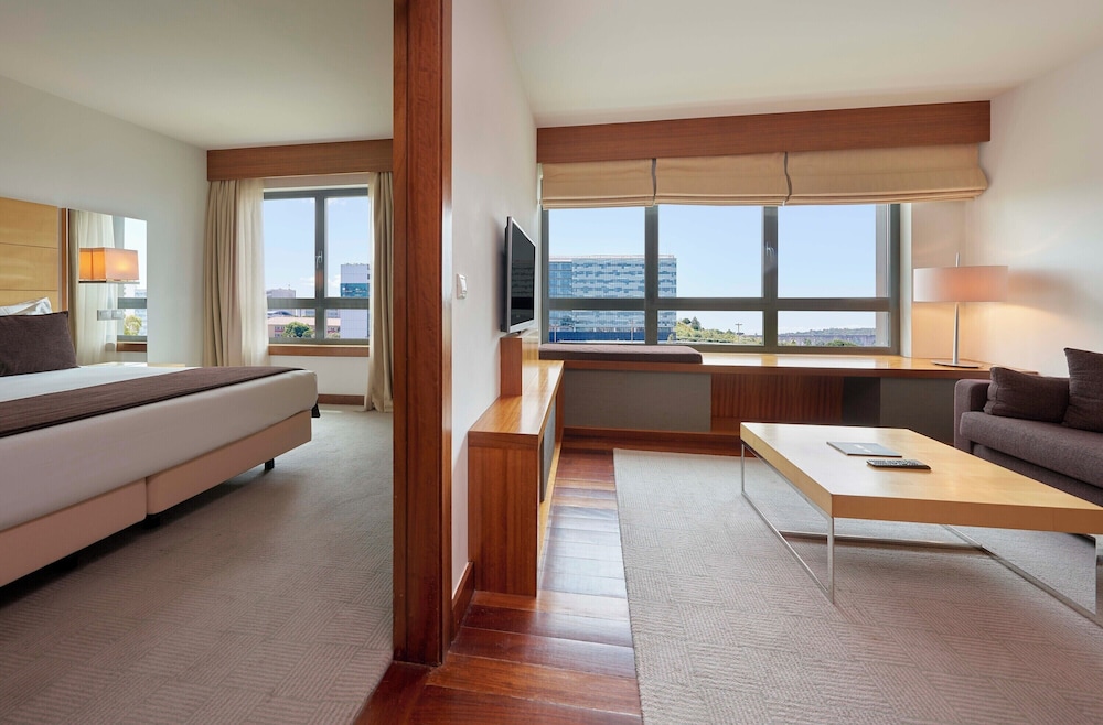 Deluxe Suite, City View