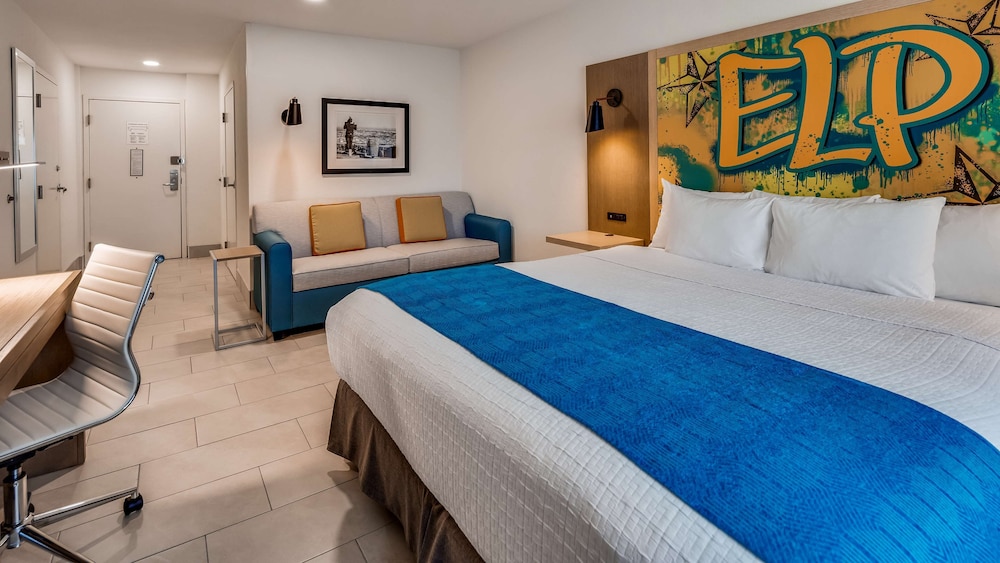 Standard Room, 1 King Bed, Non Smoking, Refrigerator (Larger Room;with Sofabed) - Photo 4