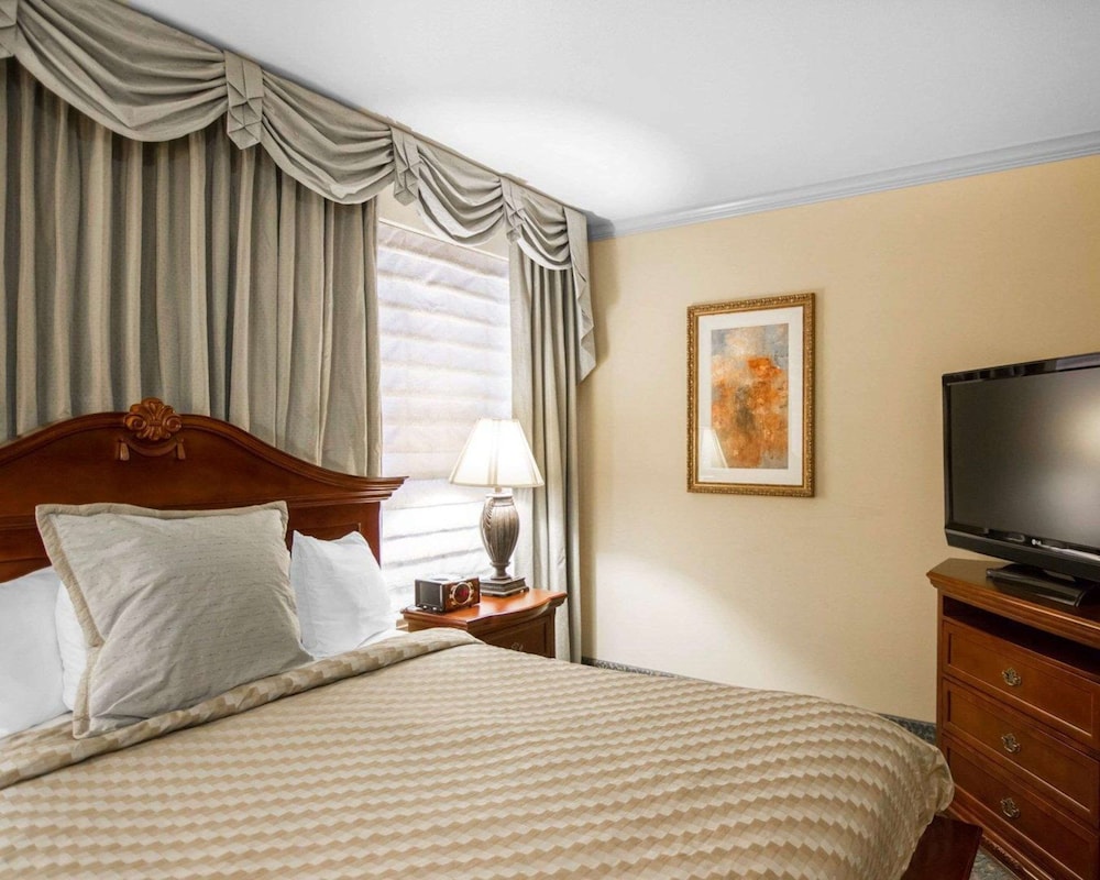 Standard Room, 1 Queen Bed, Non Smoking - Photo 1
