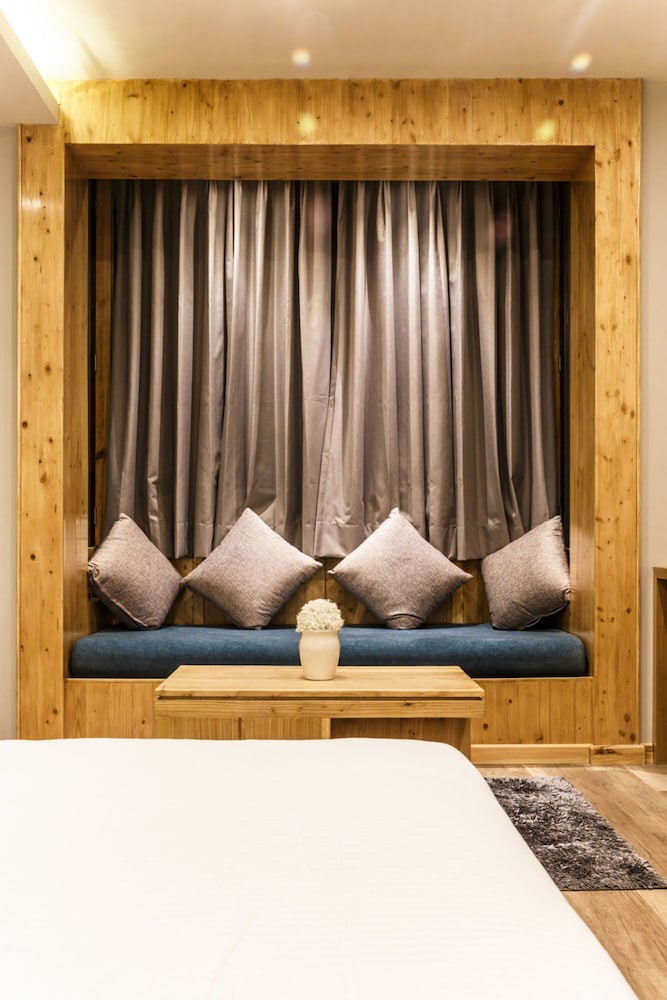 Premium Room - Photo 11