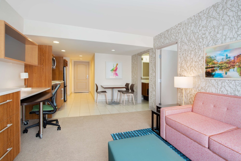 Suite, 1 King Bed, Accessible, Bathtub