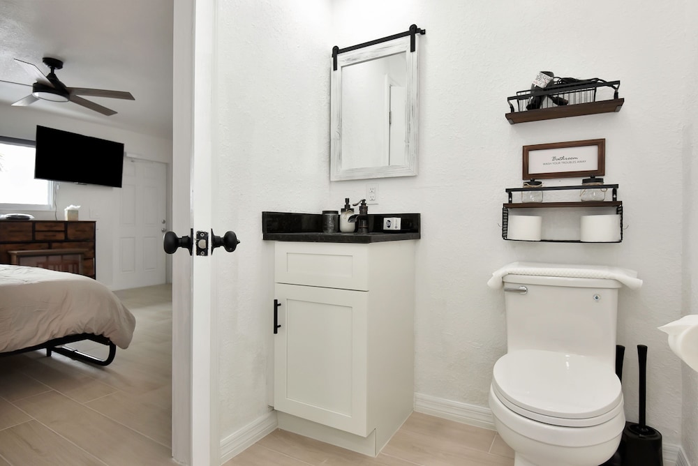 Studio Suite Queen bed Kitchen Walk in Shower 1, Billede 9