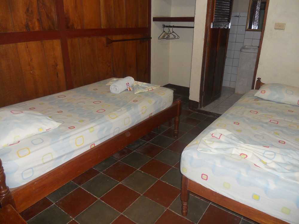 Economy Twin Room, Private Bathroom photo 1