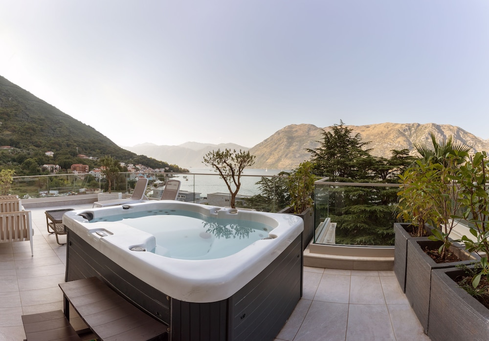 Premium Room, 1 King Bed, Hot Tub, Sea View (Terrace) - Photo 1