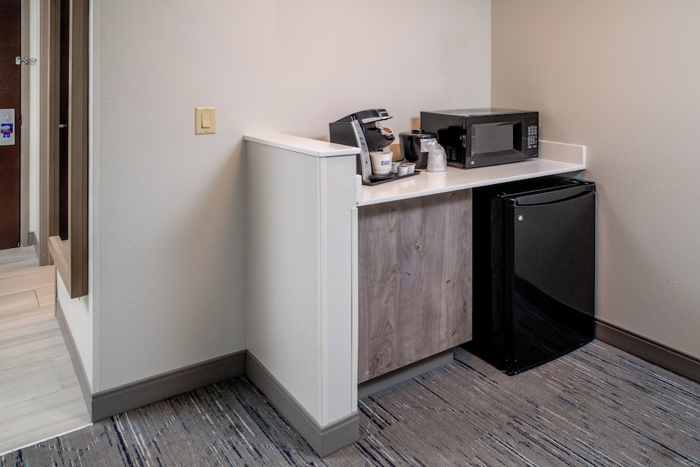 Suite, 2 Queen Beds (Additional Living Area) - Photo 4