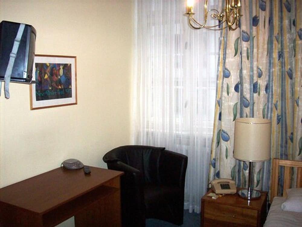 Family Room photo 2