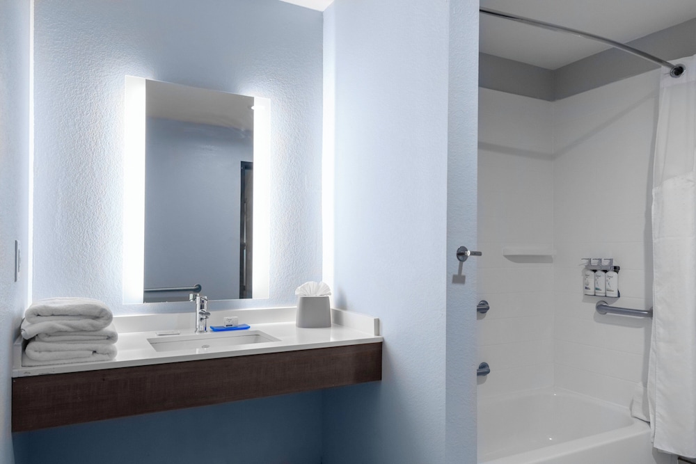 Suite, 2 Queen Beds, Accessible Bathtub (Mobility, Accessible Tub) - Photo 2