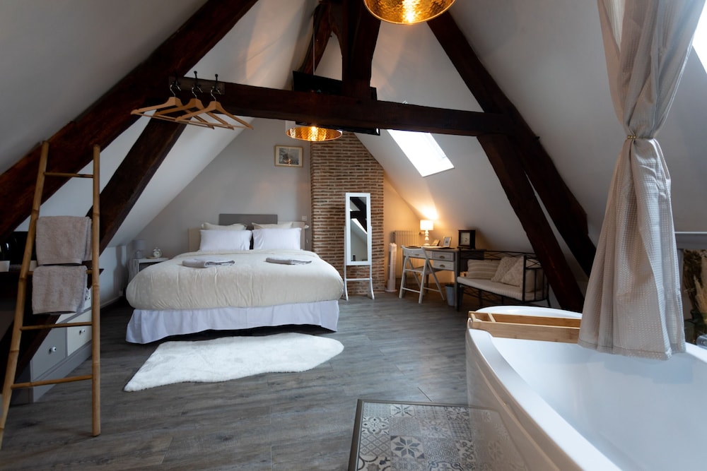Comfort Double Room, Ensuite (Claude)