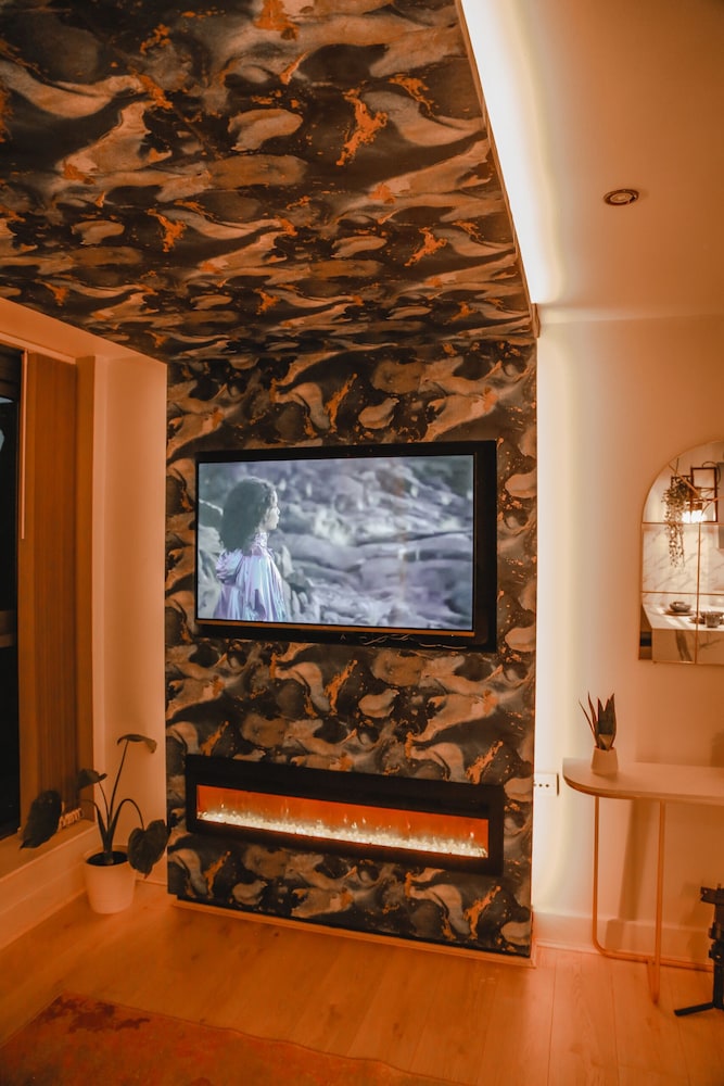 Apartment, Hot Tub - Photo 16