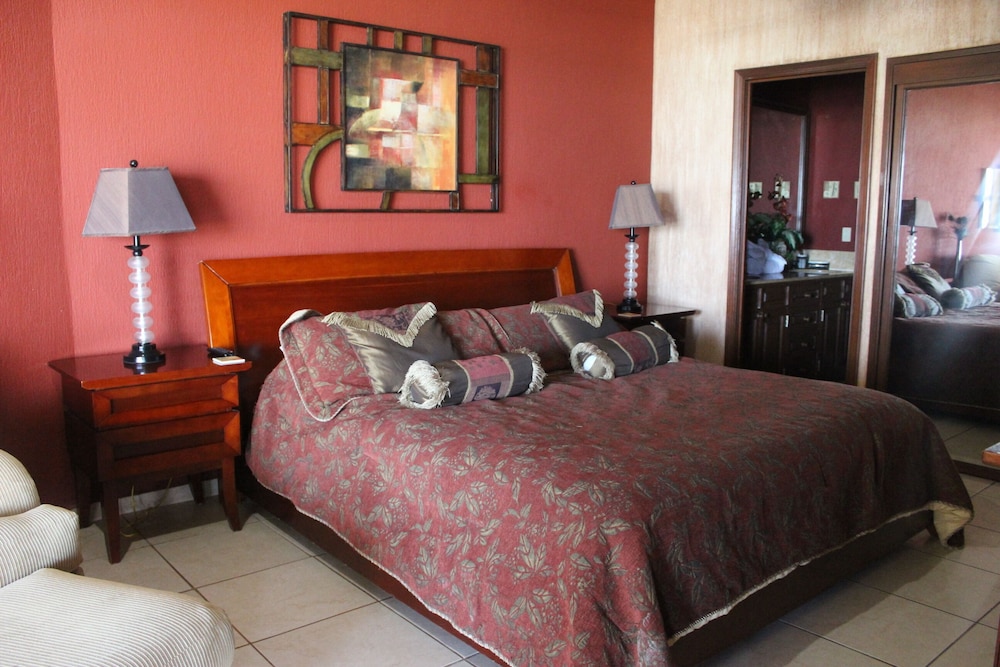 Condo, 2 Bedrooms, Sea View, Ground Floor