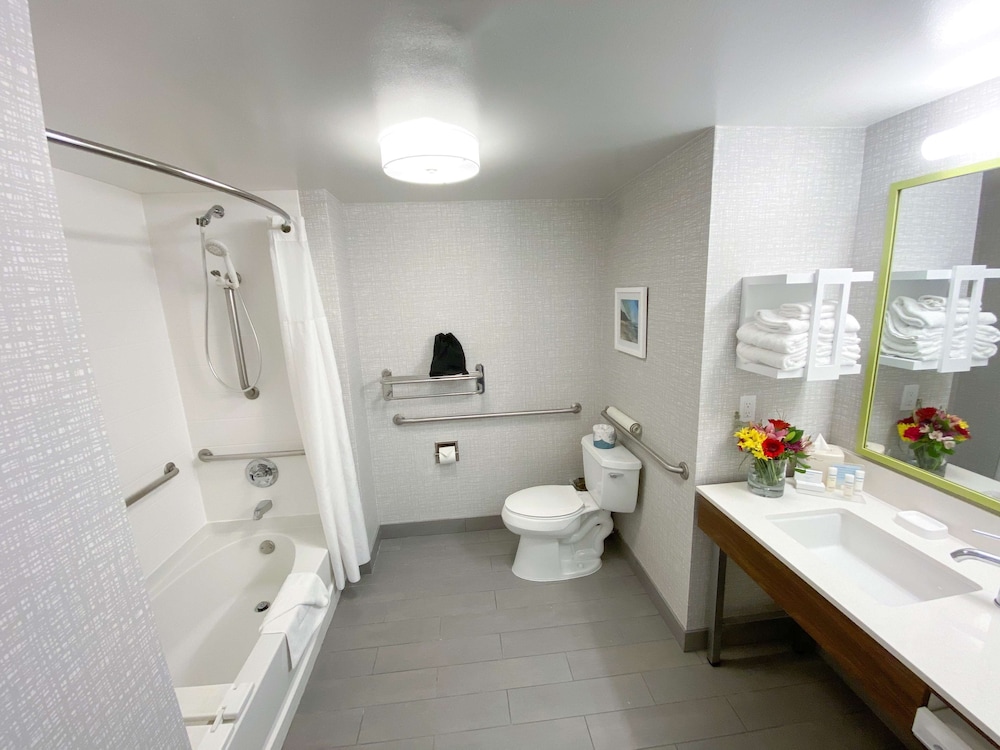 Room, 2 Queen Beds, Accessible - Photo 5