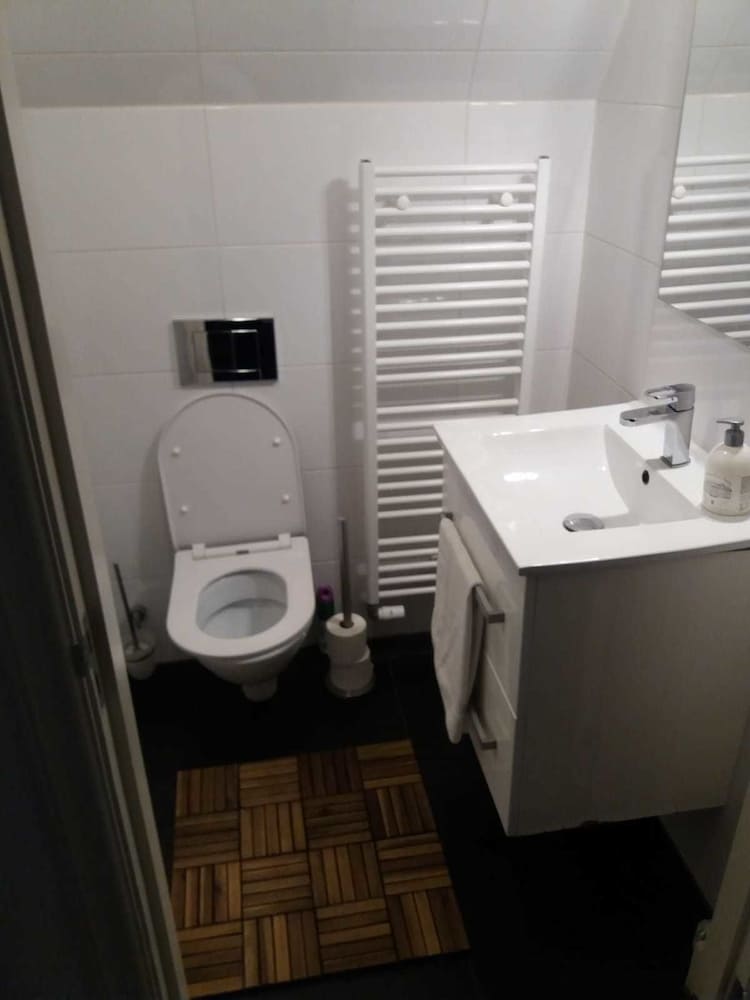 Twin Room, Shared Bathroom photo 3