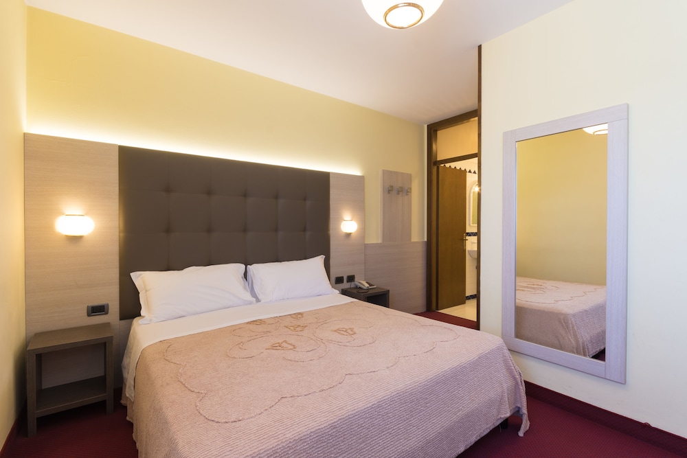 Double Room - Photo 3
