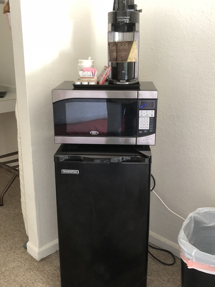 Deluxe Studio, 2 Queen Beds, Kitchen