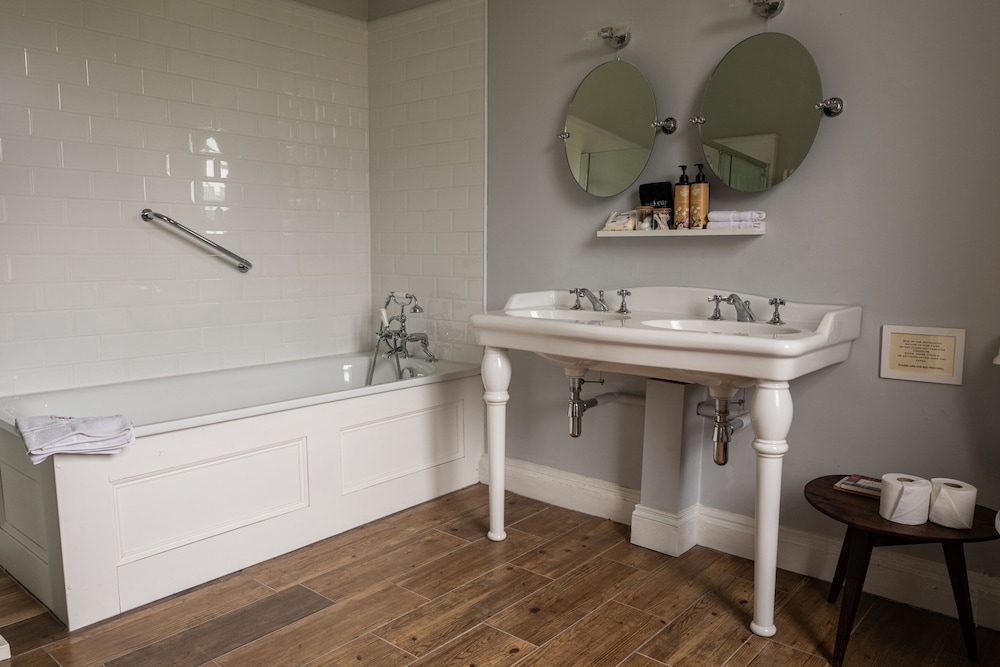 Executive Double Room, Ensuite, Mountain View (Main House) photo 3