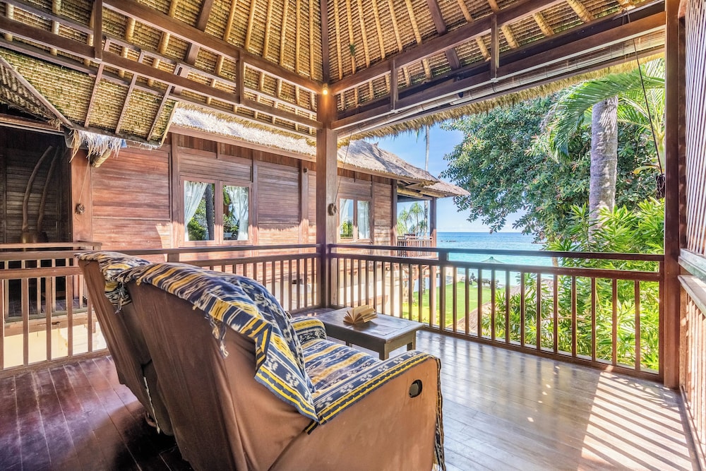 4 Bedrooms, Separate Entrances Beachfront Group Stay - Photo 37