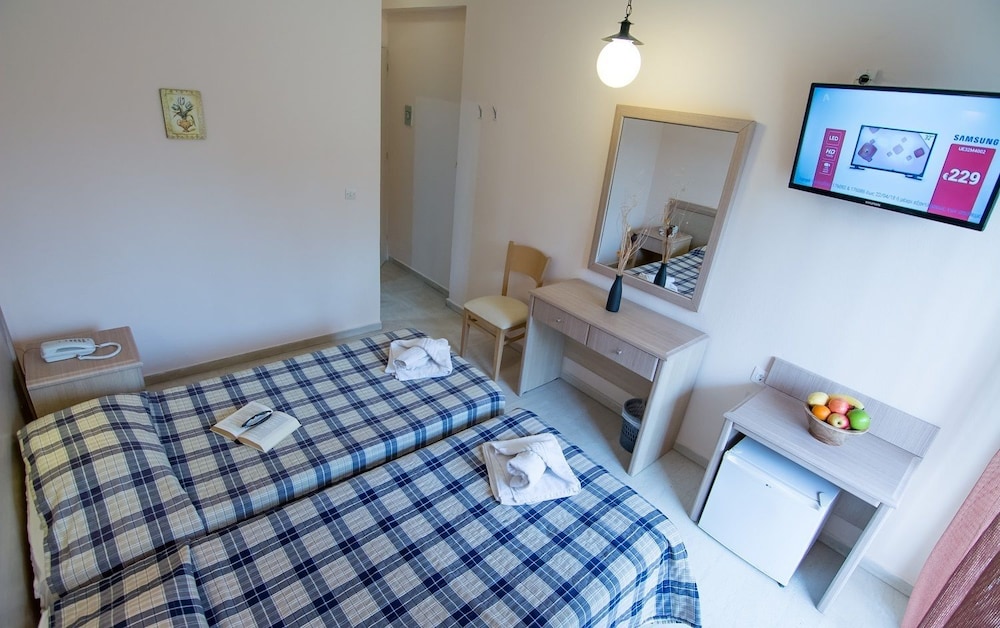 Standard Twin Room - Photo 8
