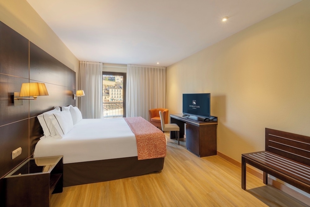 Standard Double Room Single Use (with views) photo 3