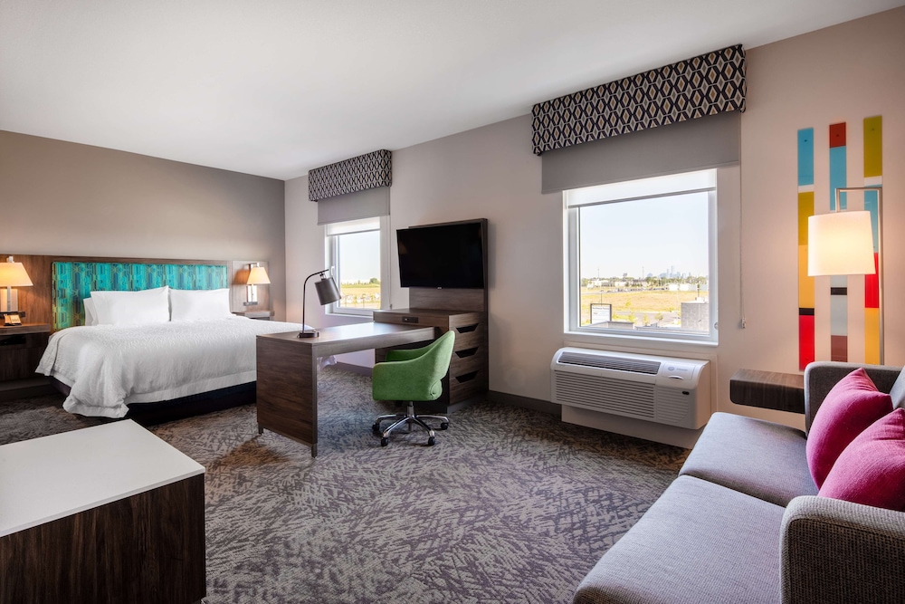 Suite, 1 King Bed, Non Smoking - Photo 2