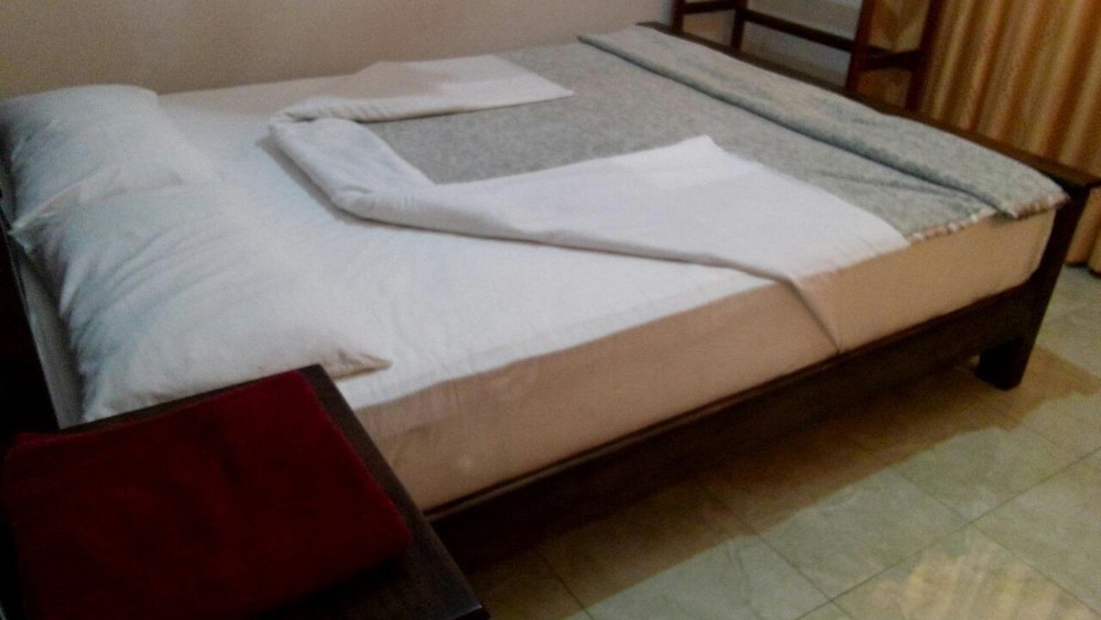 Basic Double Room, 3 Bedrooms, Garden View