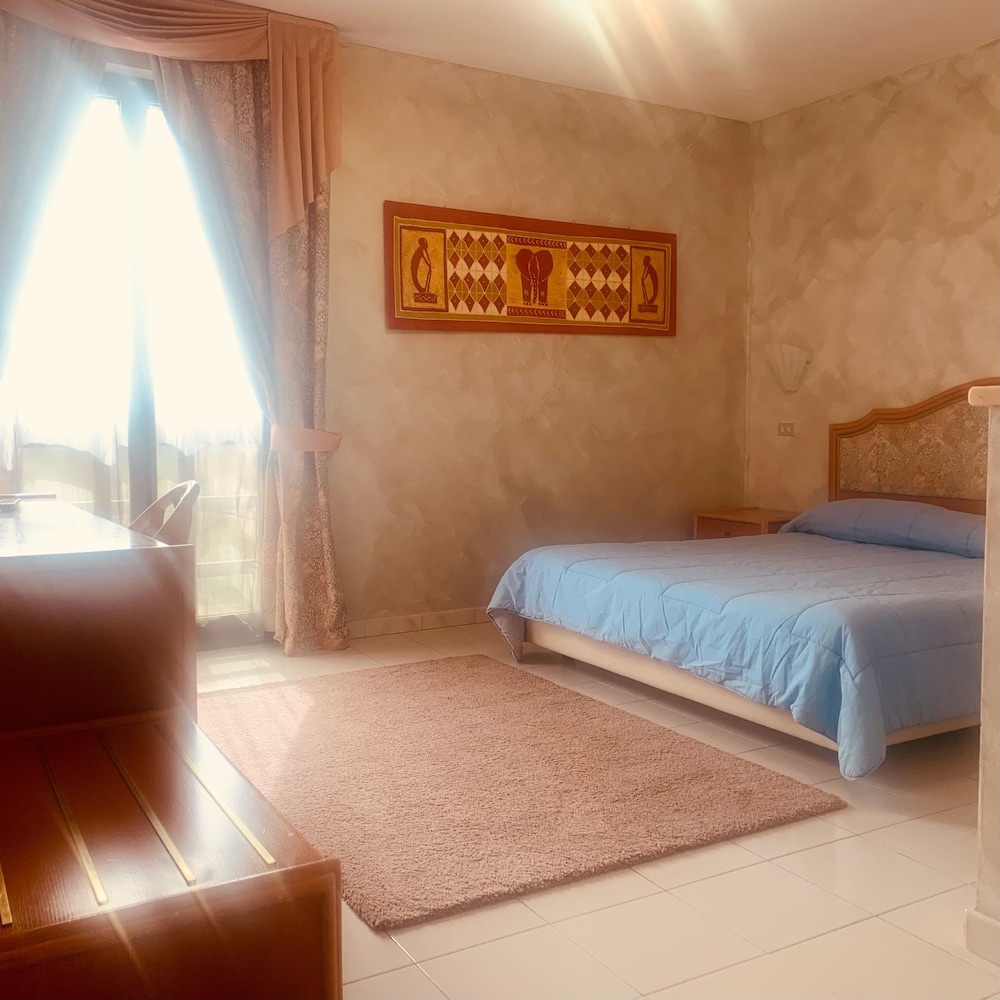 Family Suite, 2 Bedrooms, Private Bathroom, Poolside photo 3