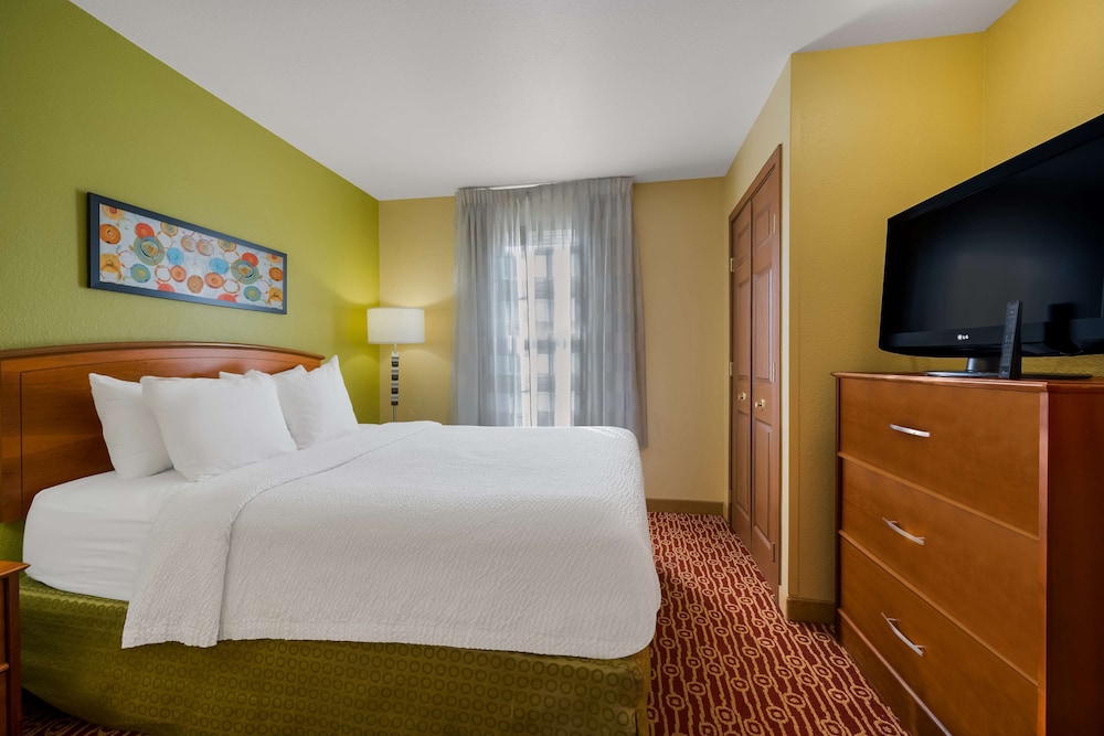 Suite, 1 Queen Bed with Sofa bed, Accessible (Mobility/Hearing Tub One Bedroom) - Photo 7