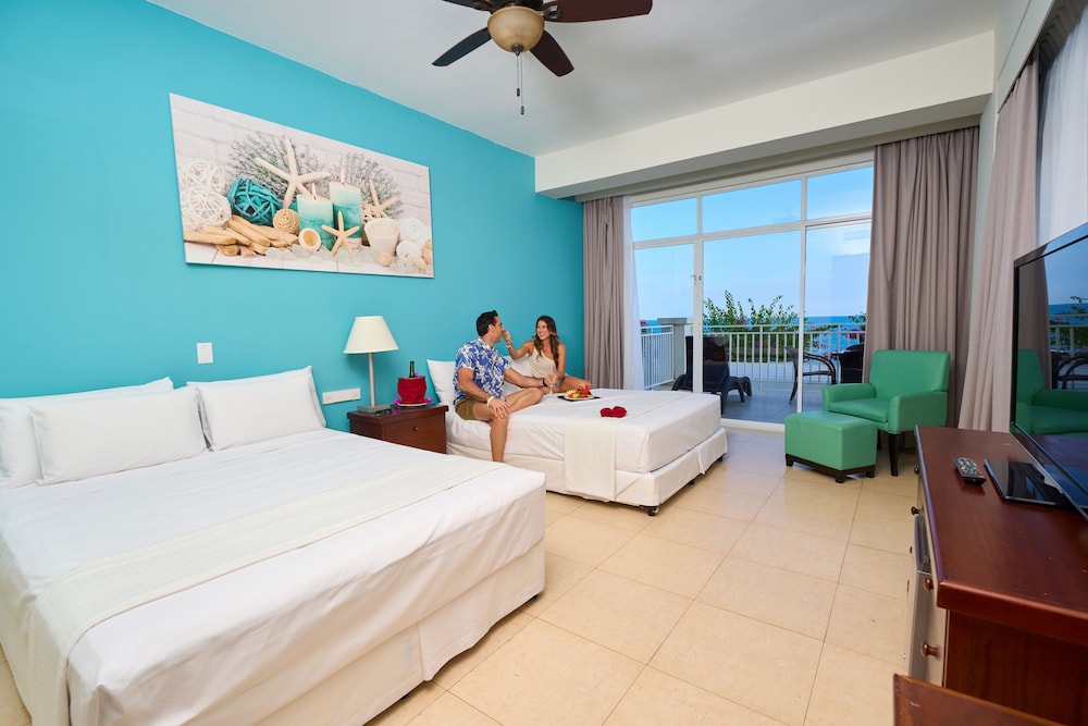Deluxe Room, Ocean View - Photo 1