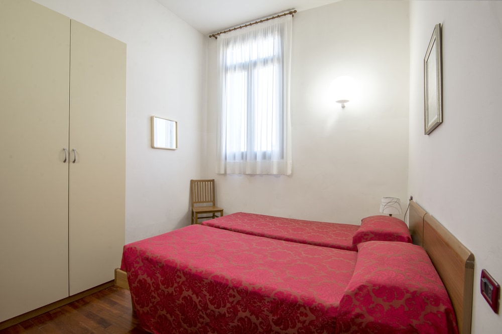 Double Room, Shared Bathroom photo 3
