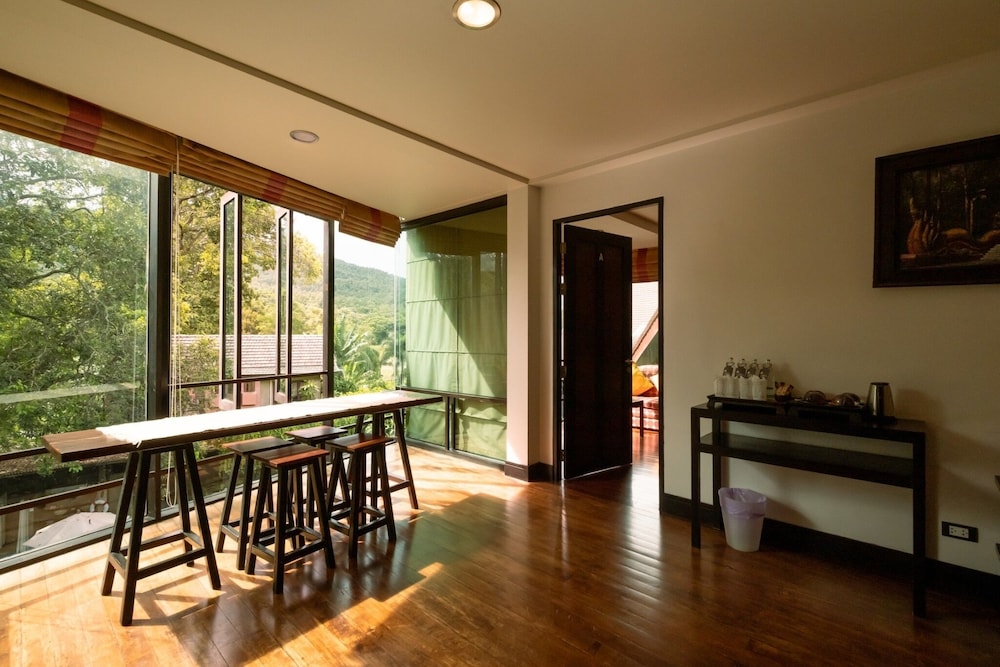 Family Room - Photo 3
