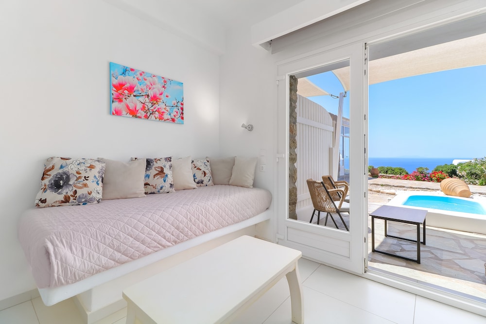 Suite, Jetted Tub, Sea View (Outdoor) photo 3