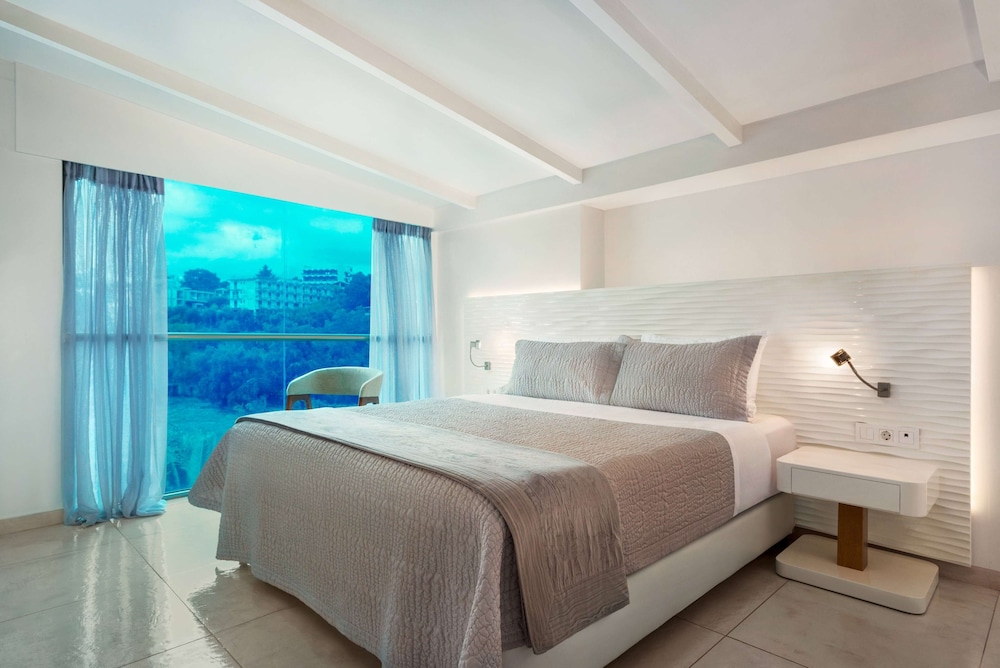 Design Suite, 1 King Bed, Non Smoking (Superior)