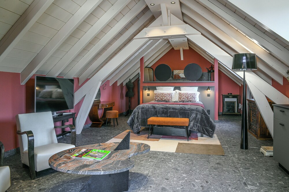 Double Room, Partial Lake View