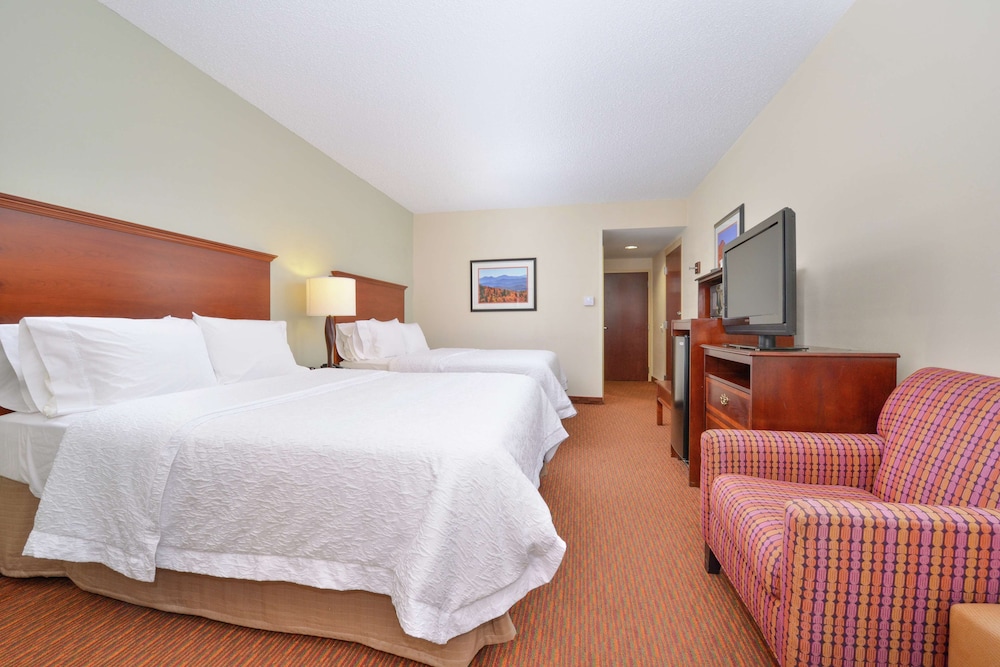 Room, 2 Queen Beds, Non Smoking photo 3