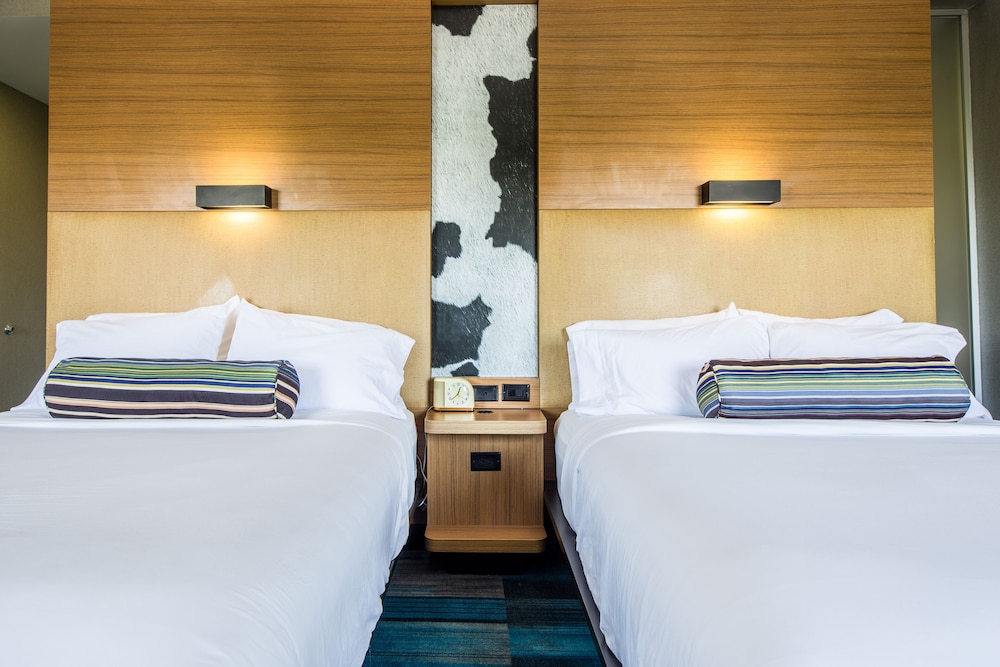 Room, 2 Queen Beds (Mobility Accessible, Roll-in Shower) photo 1