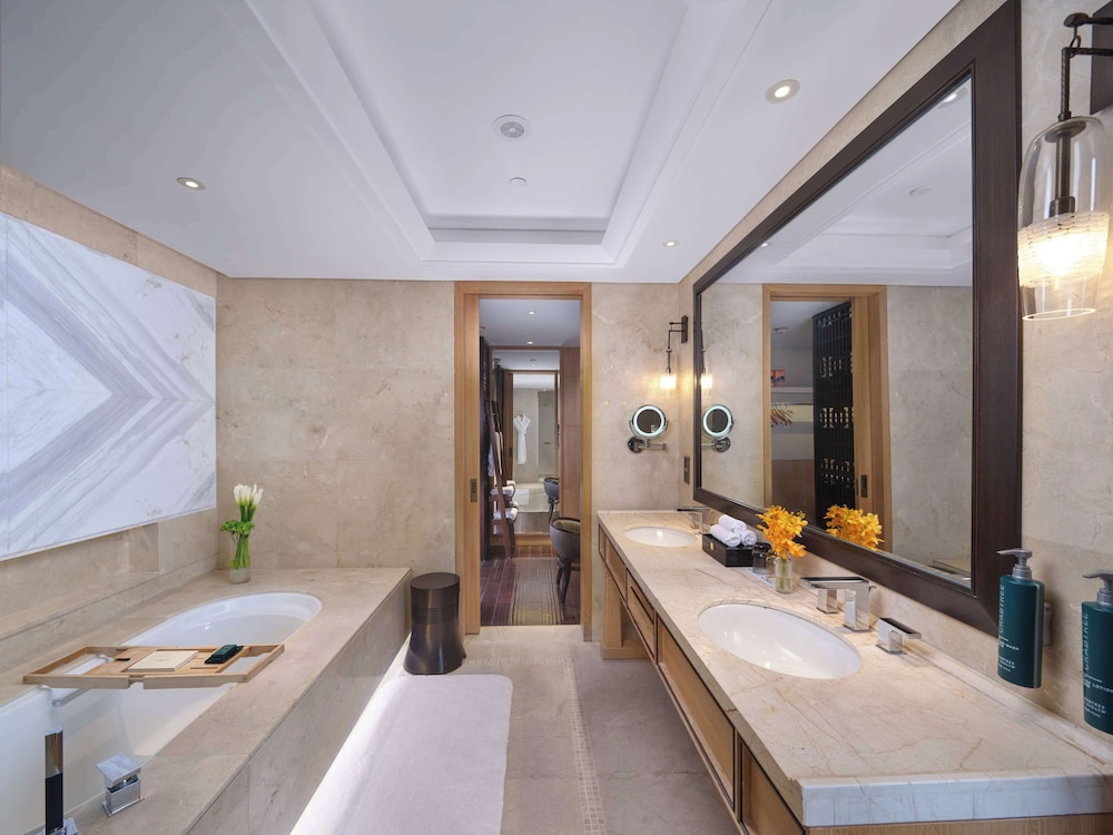 King Suite Lake view Room