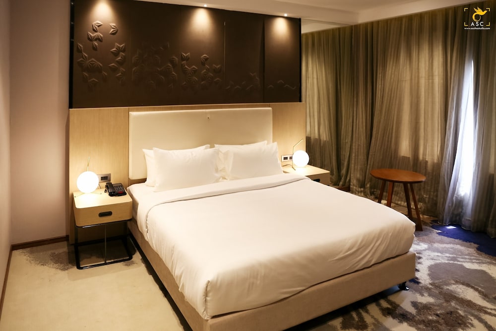 Executive Room - Photo 1