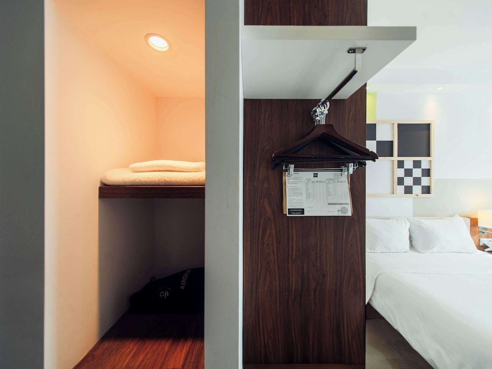 Superior Room, 1 King Bed photo 2