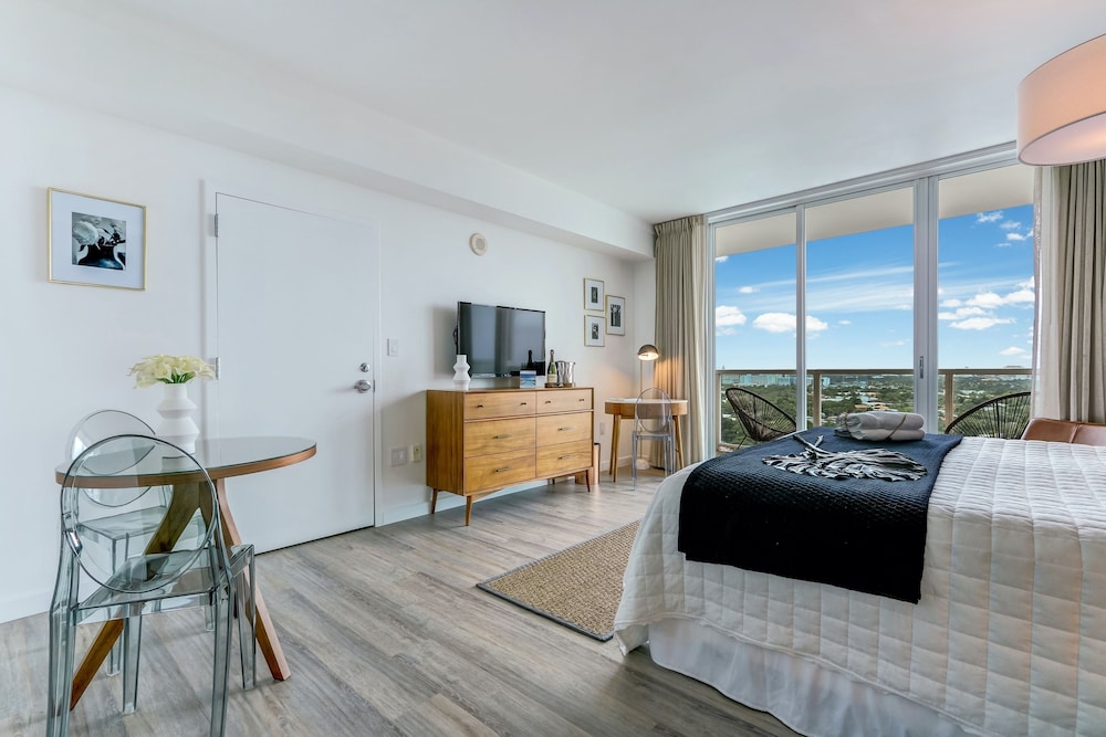 Stunning City View Studio in Coconut Grove photo 2