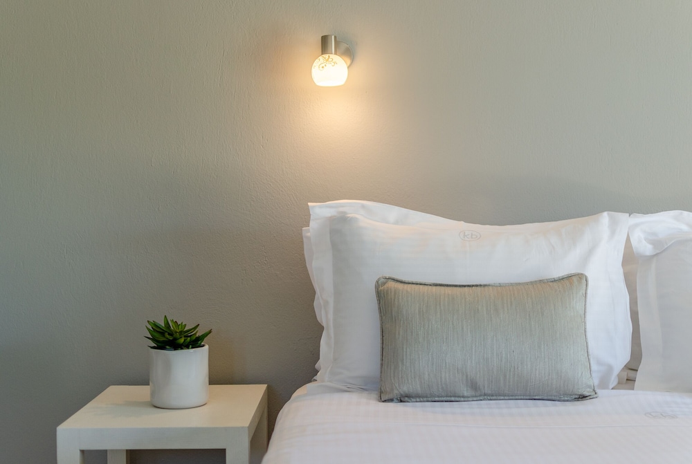 Comfort Room (Knossos Boutique)