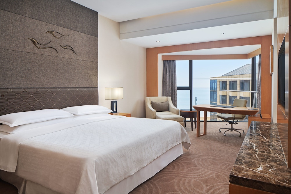 Club Room, 1 King Bed, Ocean View - Photo 1