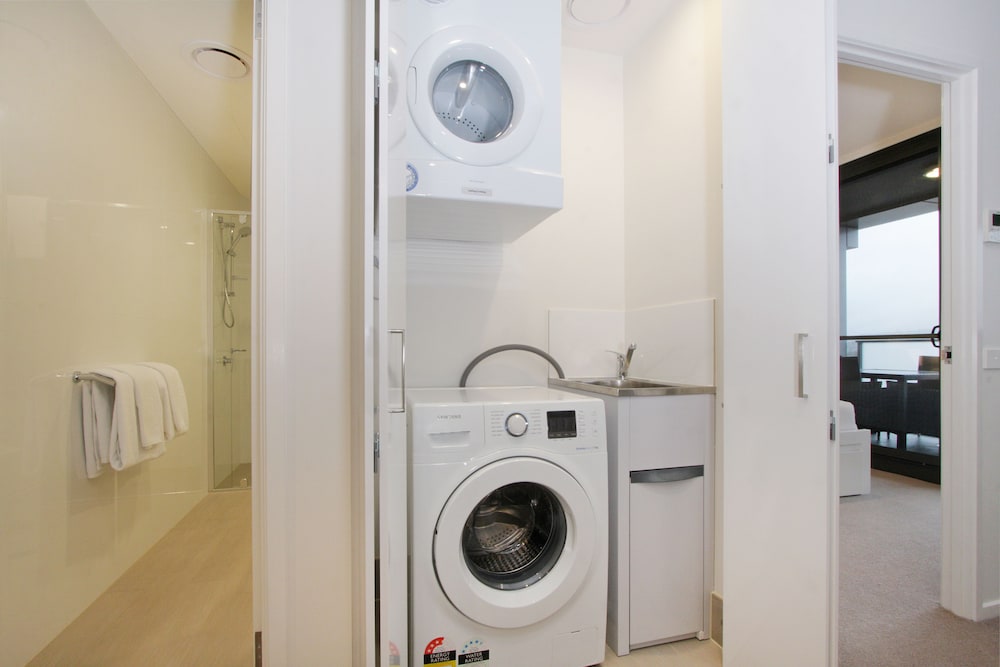 Apartment, 1 Bedroom (704/51 Mort Street) photo 2