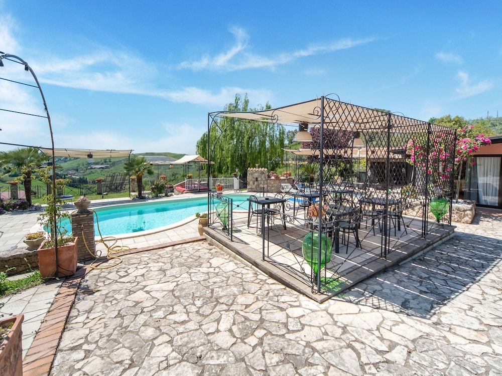 Villa photo 2
