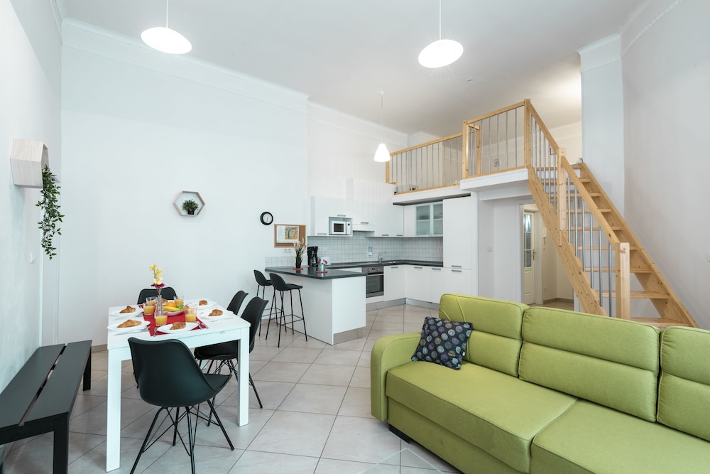 Family Apartment, 2 Bedrooms, Kitchen, Mezzanine (Apt 3)