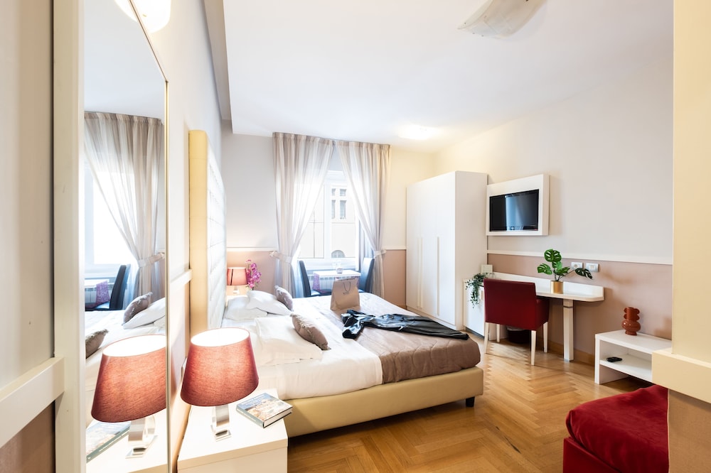 Deluxe Double Room, Jetted Tub (Breakfast at Navona Street Hotel)